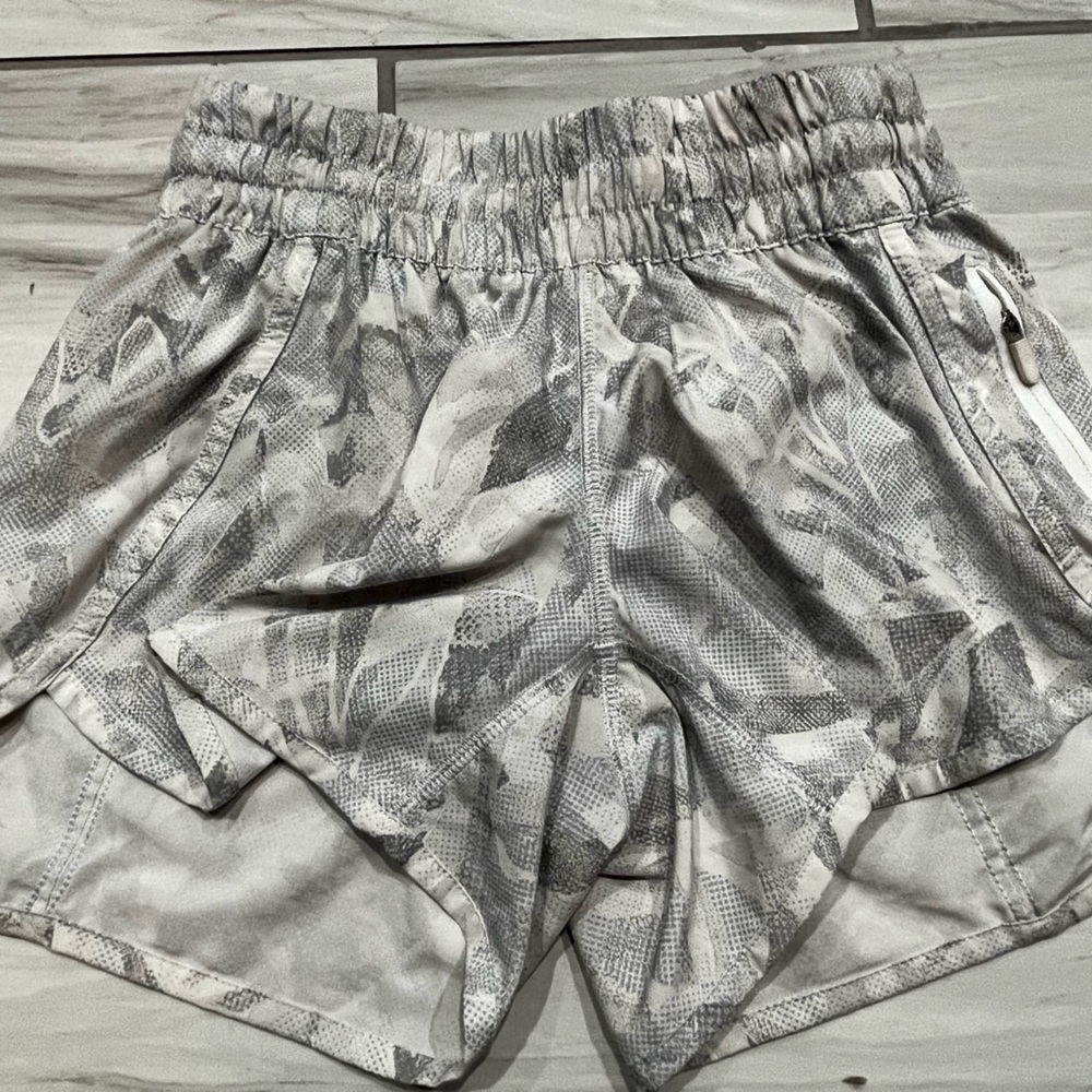 Lululemon size 4, Hotty hot shorts